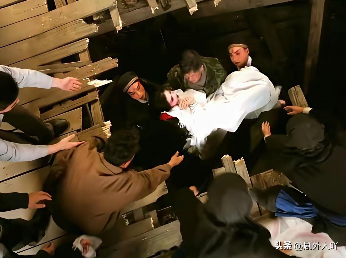 敢问张嘉益和张艺谋，你俩是怎么当的“监制”？《主角》开始点映礼了，预示着马上就要
