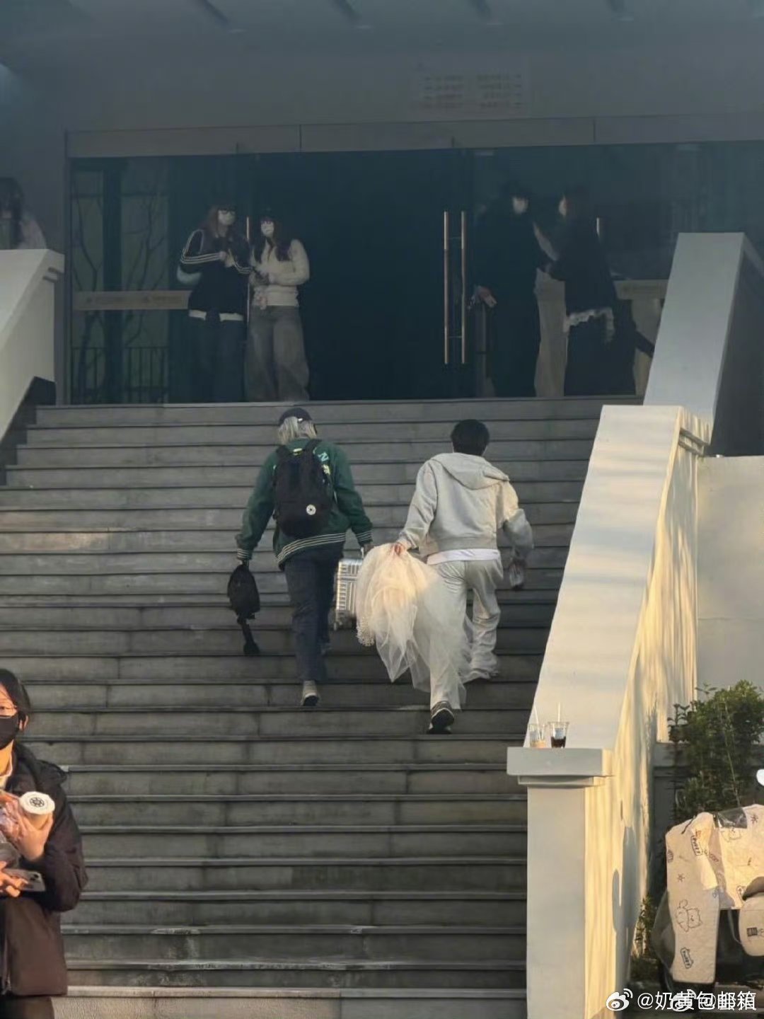 逐玉 头纱爸爸妈妈努力造福我们 