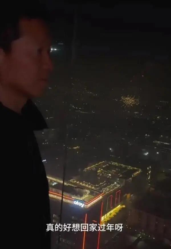 贾跃亭：看着这满城烟花，万人同庆，果然中国人多的地方就更有烟火气，也让我更加想念