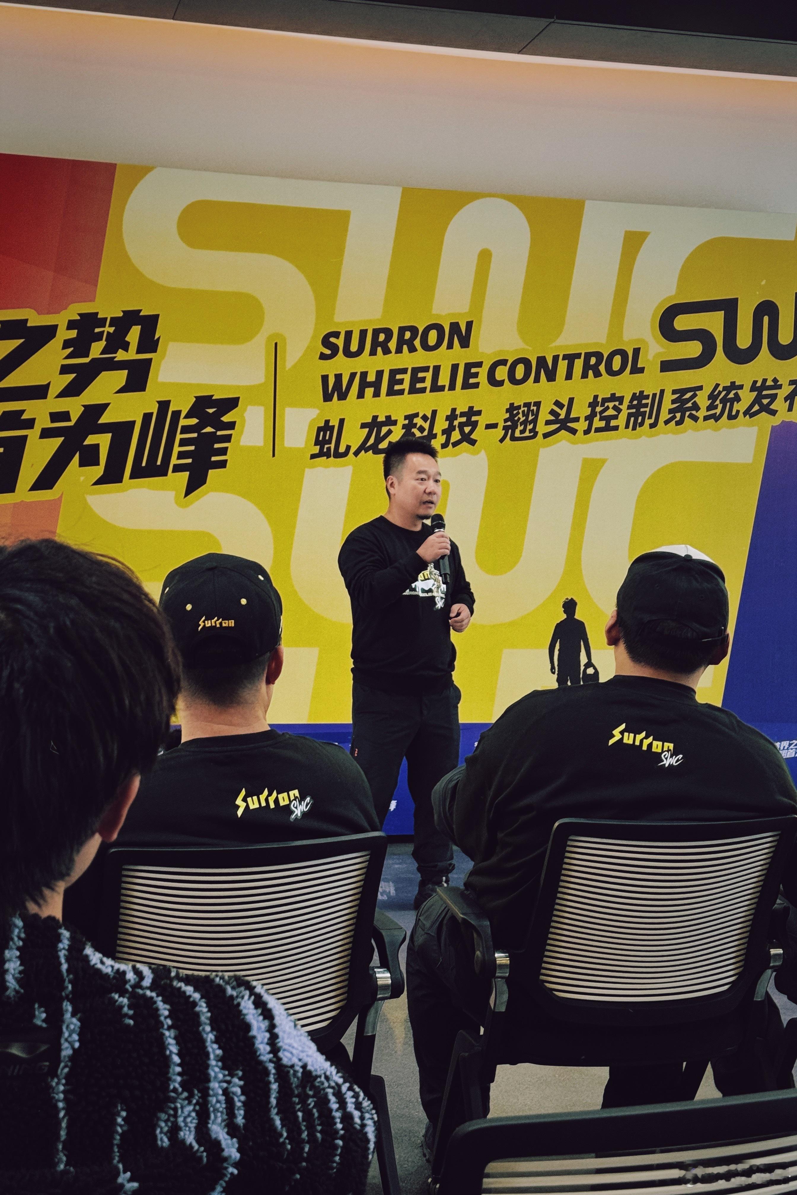 同事刚刚参加了发布会， 发布了自主研发的翘头控制系统，可选角度，15-60度～只