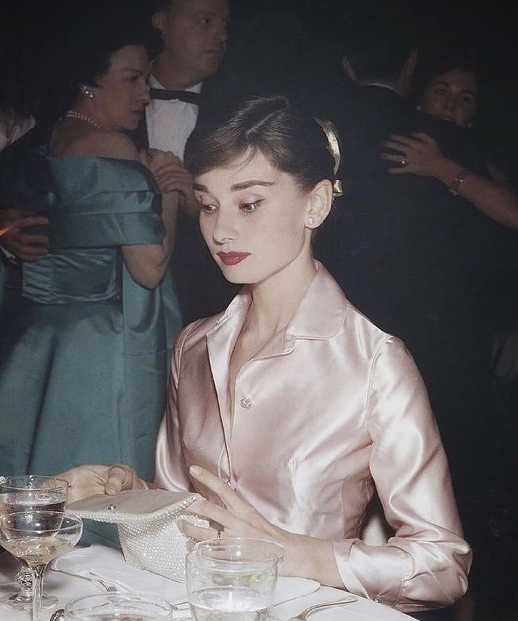 AUDREY HEPBURN 