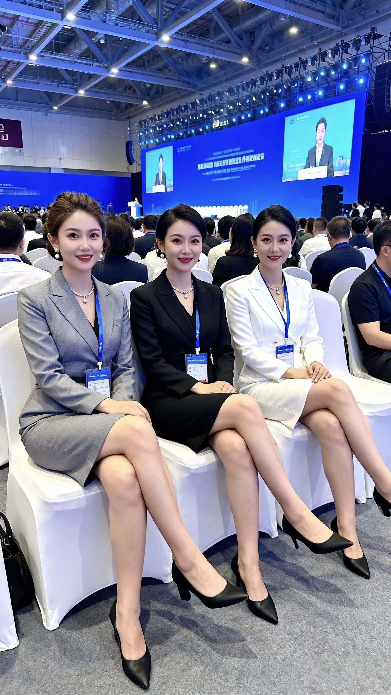 万能生活指南如果能和这三位美女，作为公司同事，你还愿意留下来为公司加班吗？