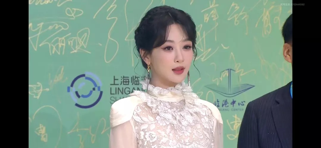 网红妆是不是都跟王逸脸上学的 ​​​