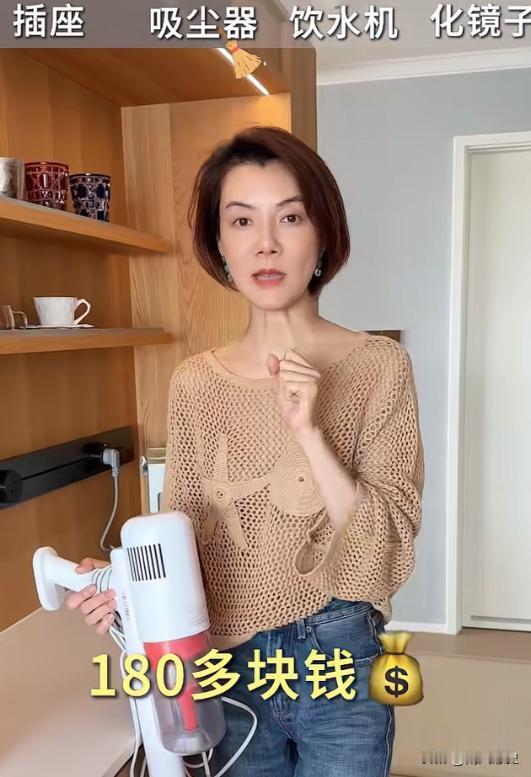 车晓，引发热议。
 
7月3日，44岁的车晓，冲上热搜，这一次，不是脱单结婚了，