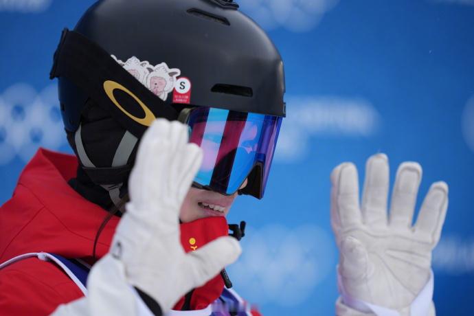 “别看我只是一只羊，绿草因为我变得更香，天空因为我变得更蓝，白云因为我变得柔软…