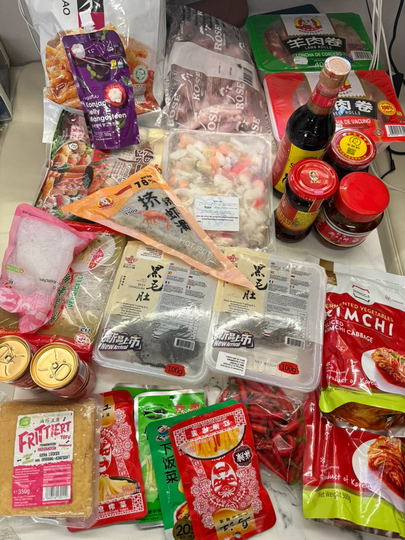到慕尼黑亚洲超市买了一些食材，准备到了瑞士找个地方煮火锅，这些一共100欧，现在