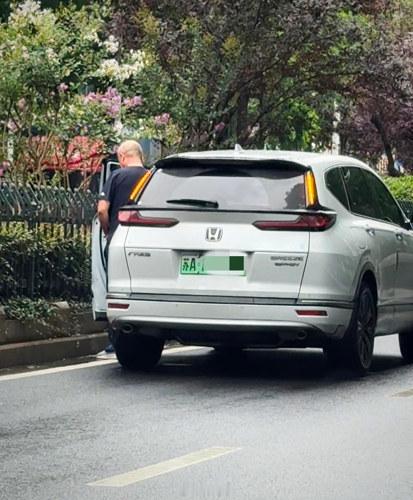 开车路上突然尿急怎么办？[允悲]我与汽车的日常 ​​​