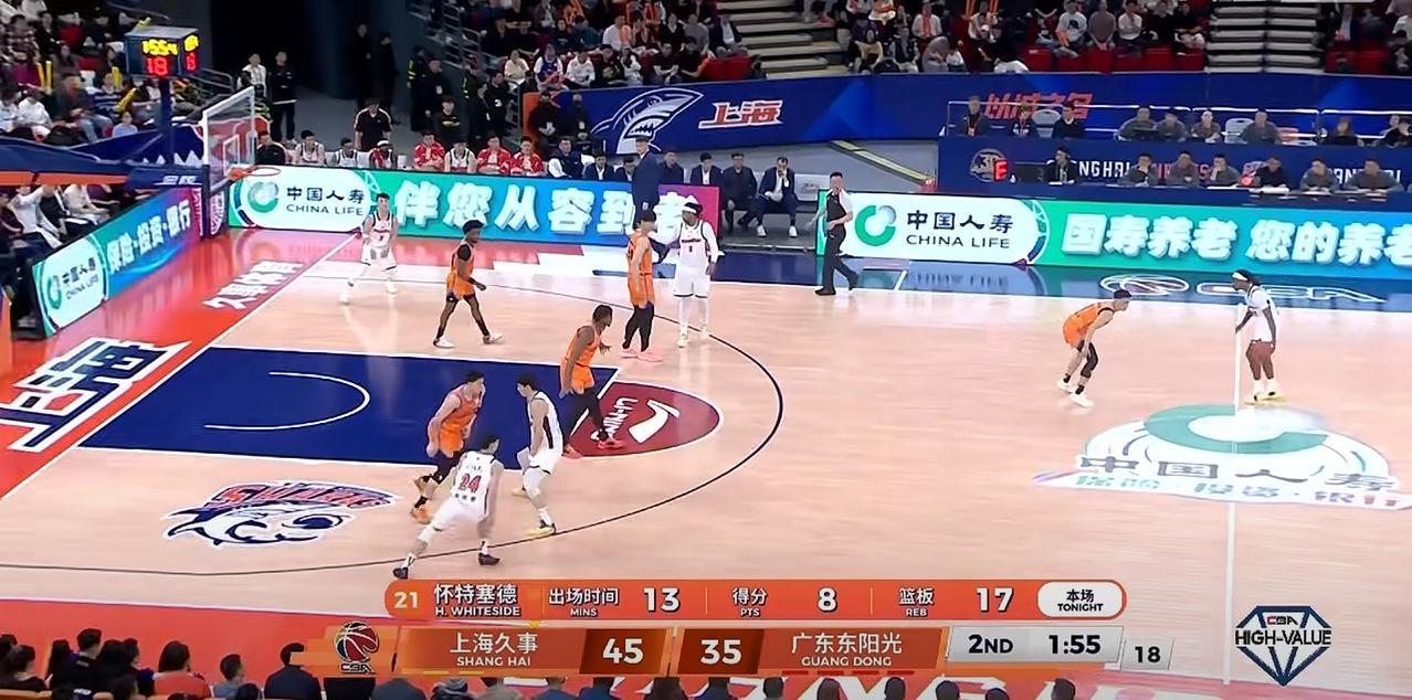 怀特塞德太牛了，今天上海男篮主场对阵广东的比赛，怀特塞德第二节还有2分钟的时间，