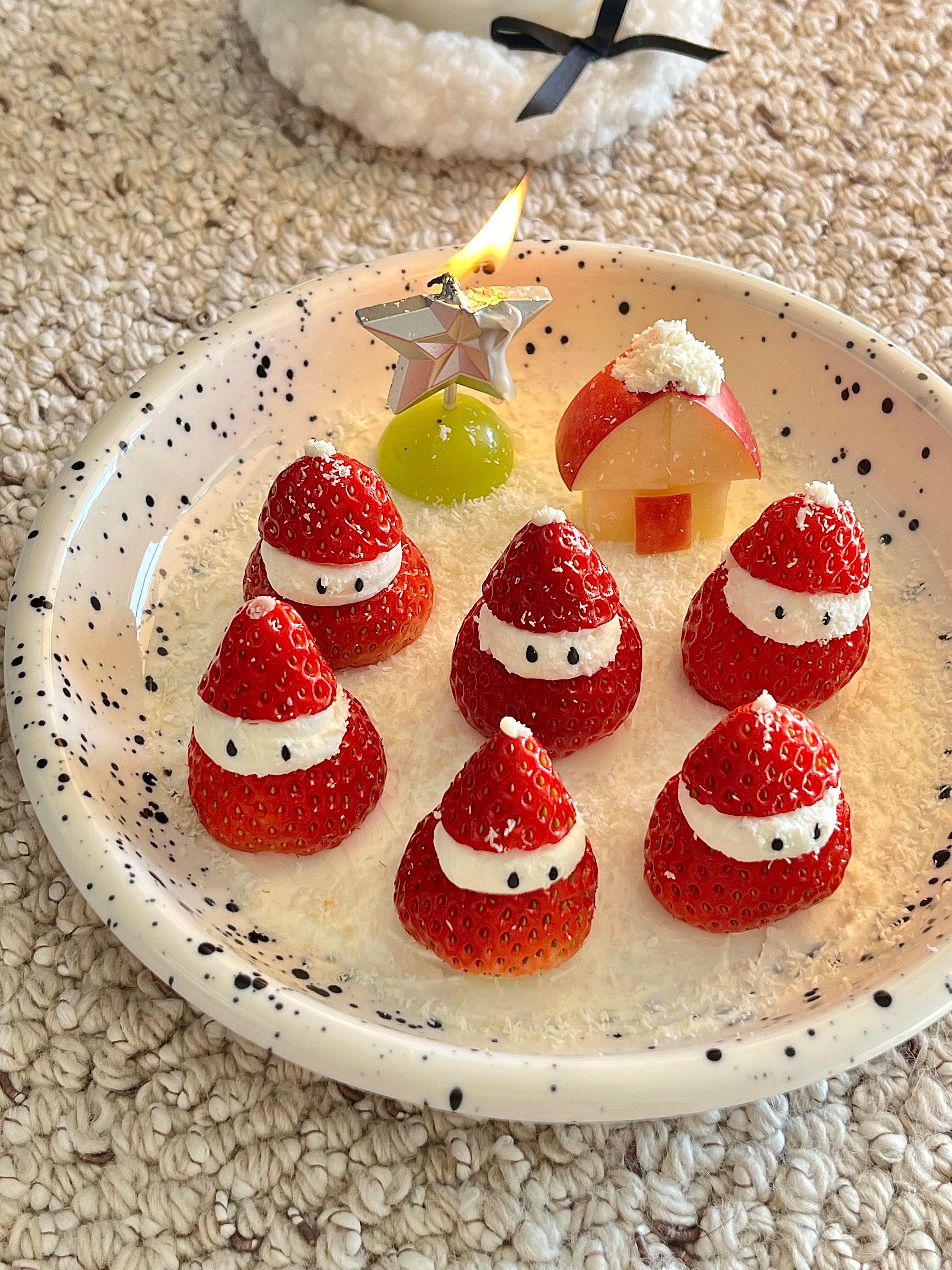 凑热闹做个草莓雪人～当下午茶真不错🧑🎄⛄️雪人脑袋是过滤一夜的希腊酸奶用裱花