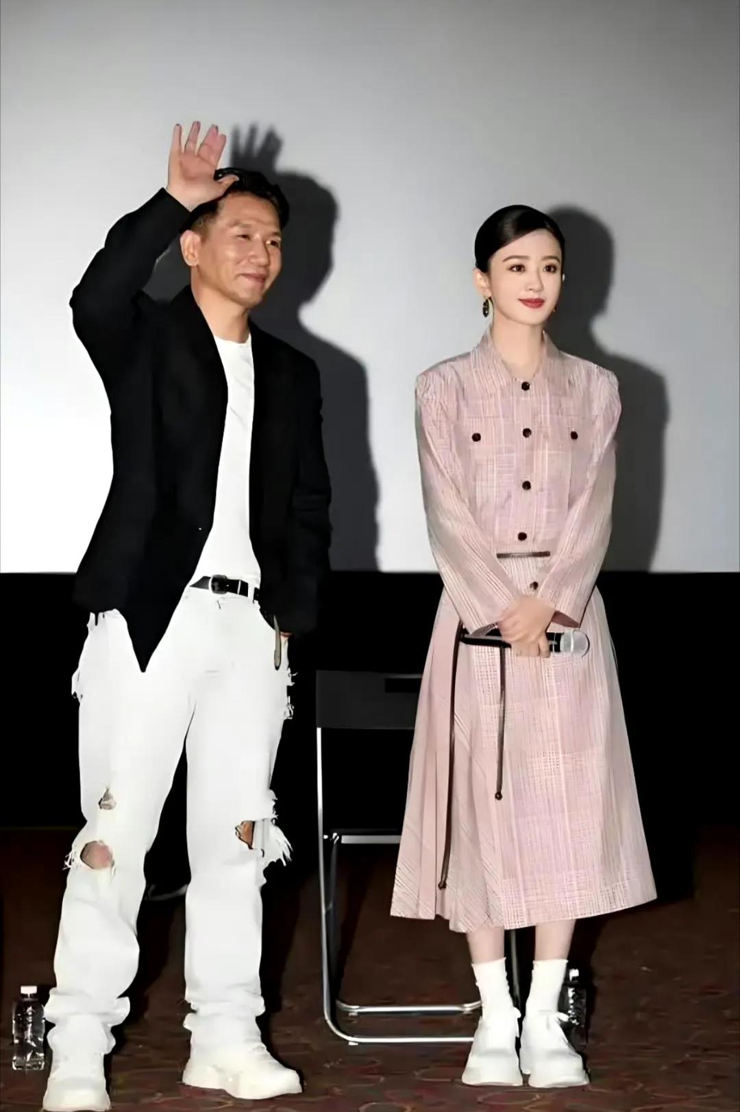 赵丽颖赵德胤的恋情传闻已经发酵一天了。赵丽颖也没有出来辟谣，看来是默认了。
现在