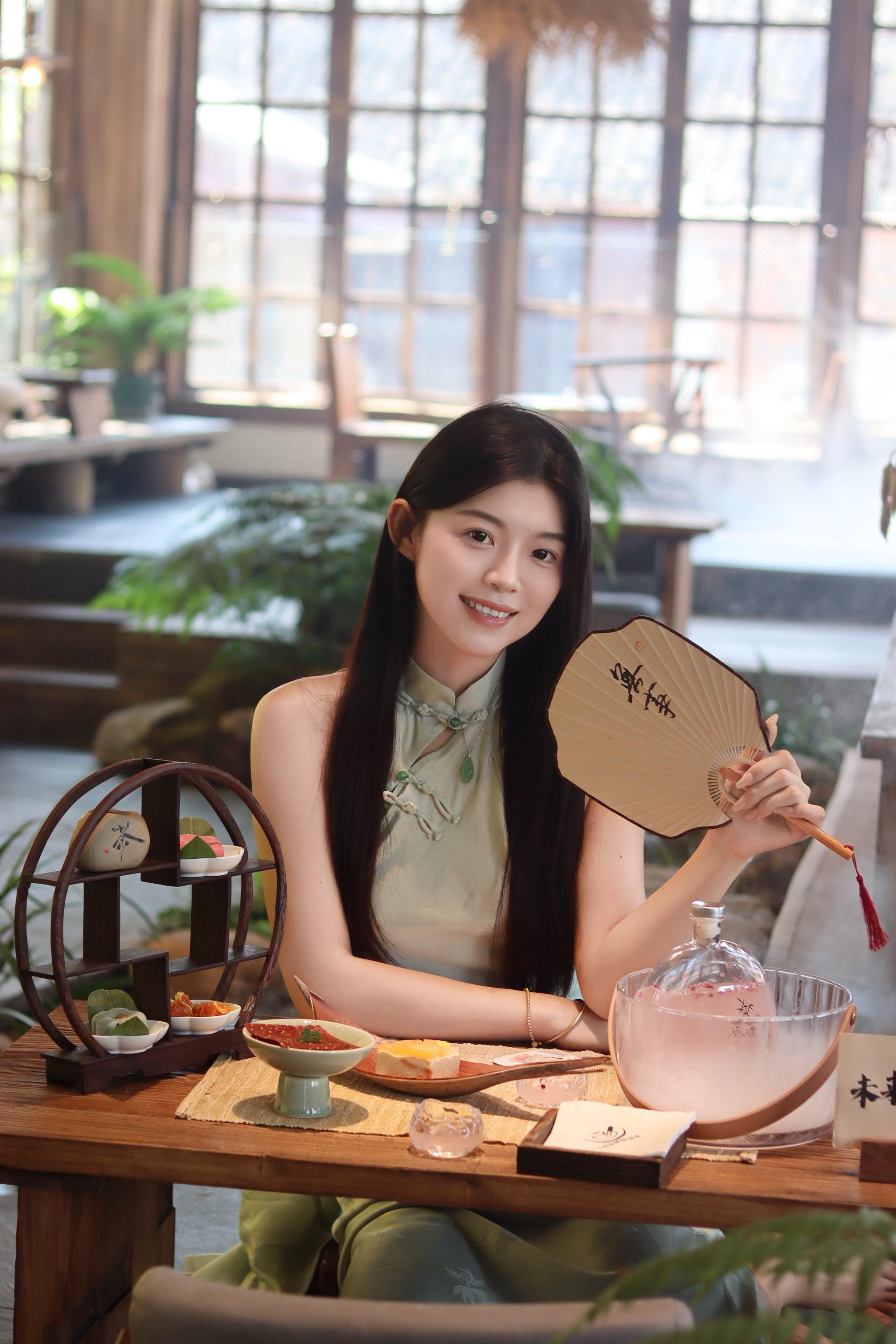 我会更坚强会更独立会更丰盈 旗袍