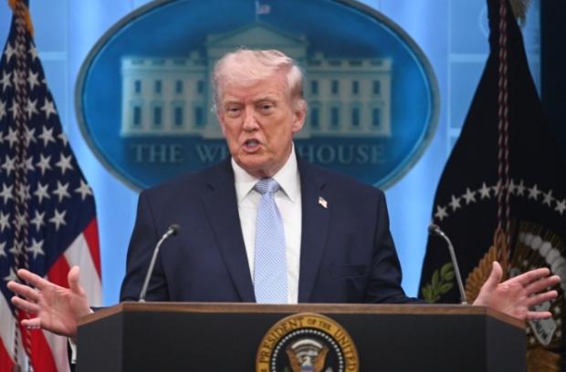 情况不太妙，美国发出最严厉警告！

今天晚上很多人注定彻夜难眠了，美国两位总统先