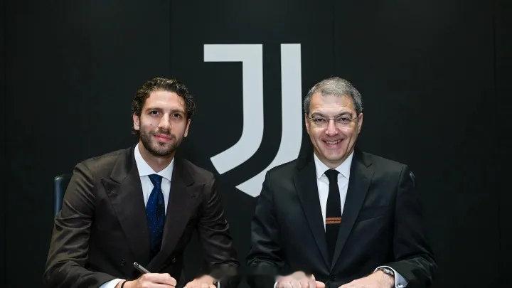 官方：尤文宣布和洛卡特利就续约到2030年达成了协议。28岁的洛卡特利本赛季41