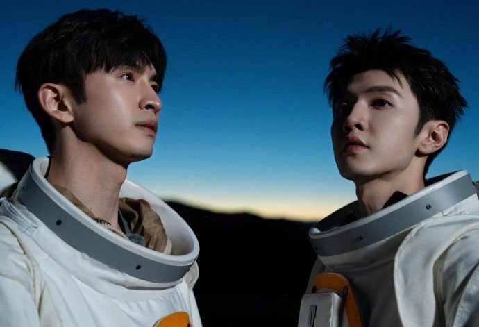 #张云龙陈哲远合照#张云龙陈哲远合照🈶，太空人兄弟组合出现了，好帅的两张脸[舔