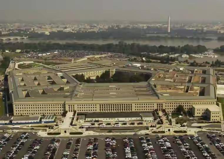 这个称呼实在是太恰当，既揭露了美国国防部的本质，又验证了特朗普的战争贩子本质。特