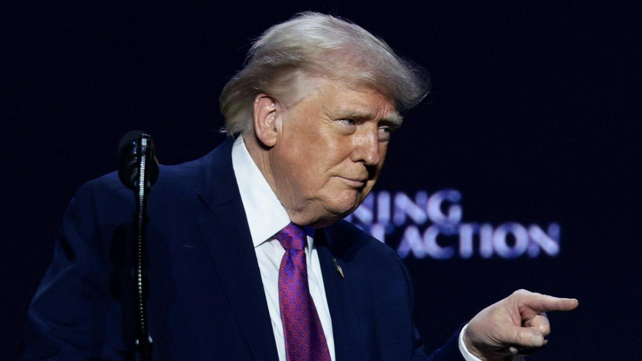 美媒Axios报道，美国官员和知情人士透露，美国正考虑解冻200亿美元的伊朗资金