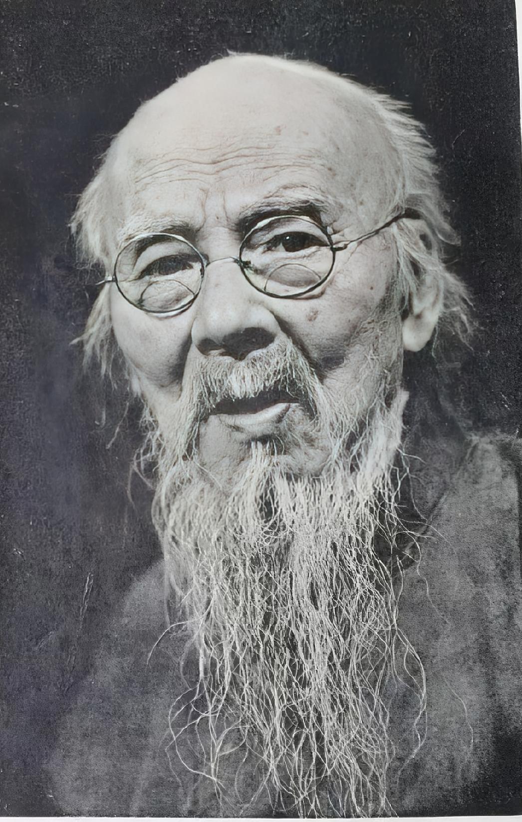 哪位老师知道这位老人是谁？
