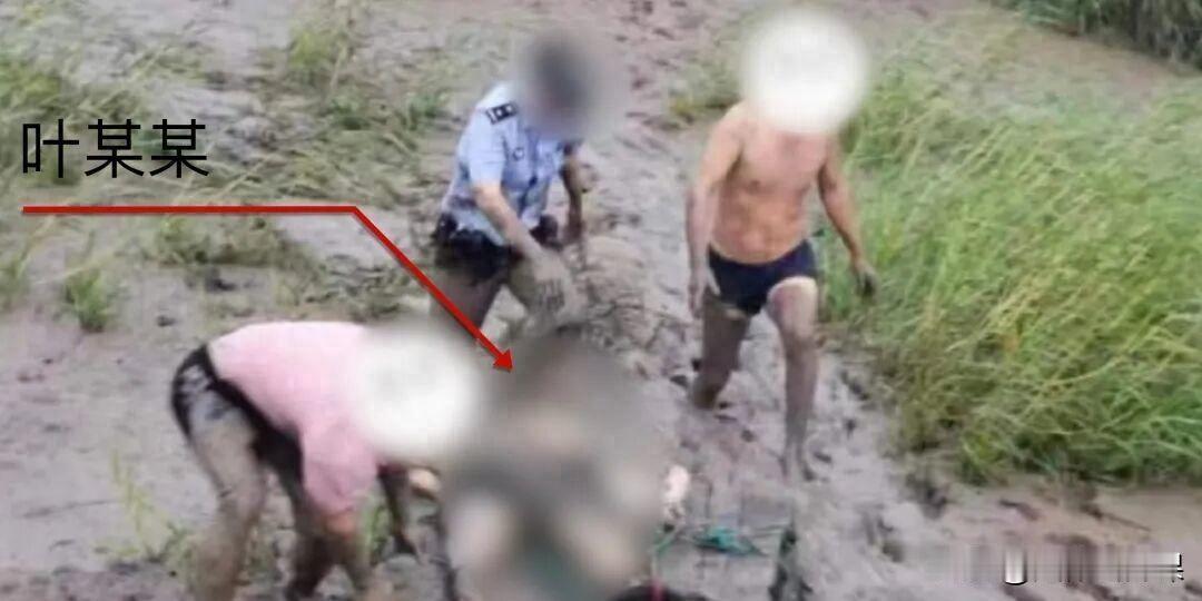 浙江温州，一67岁老人赶海时不慎溺亡，唯一在场的女子坚称自己拼尽全力营救了。但老