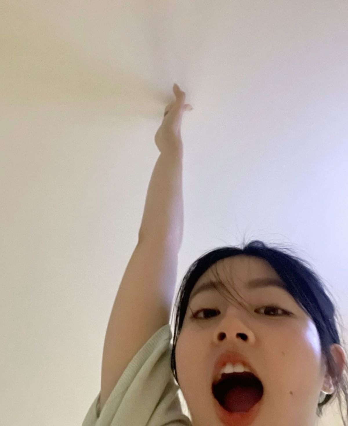 搞怪中 