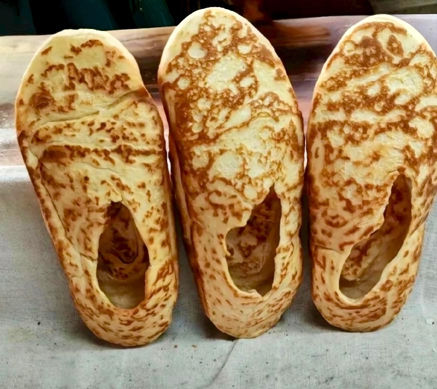 你认为好看的鞋子我说这烧饼是照着鞋的样子做的你相信吗？！