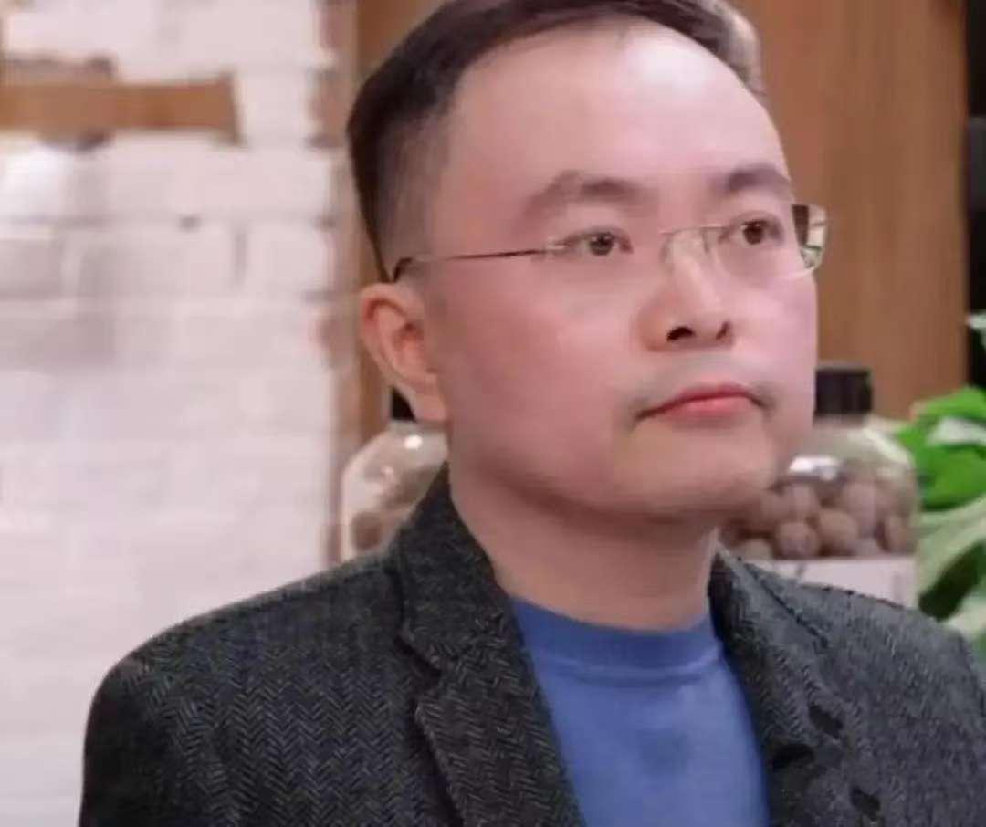 渐冻症患者蔡磊“丧失语言能力”的消息近日引发公众广泛关切。面对外界的牵挂，他通过