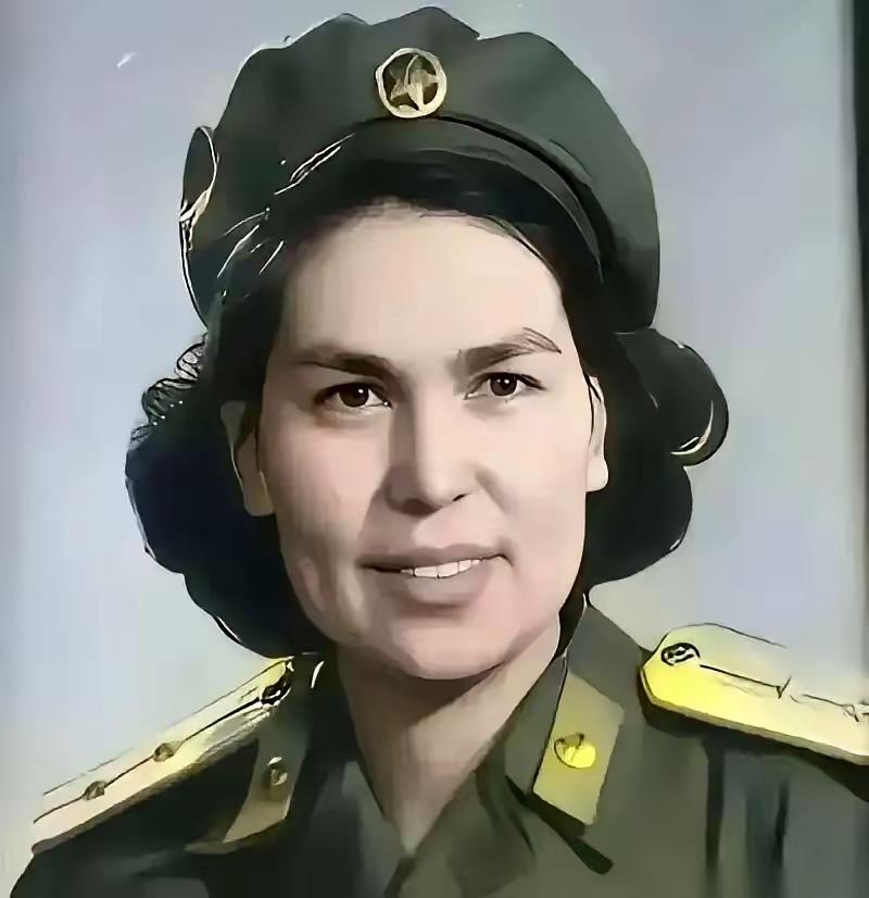 1965年，上海，空军首任司令刘亚楼，在病床前，对他41岁的妻子下了一道命令。不