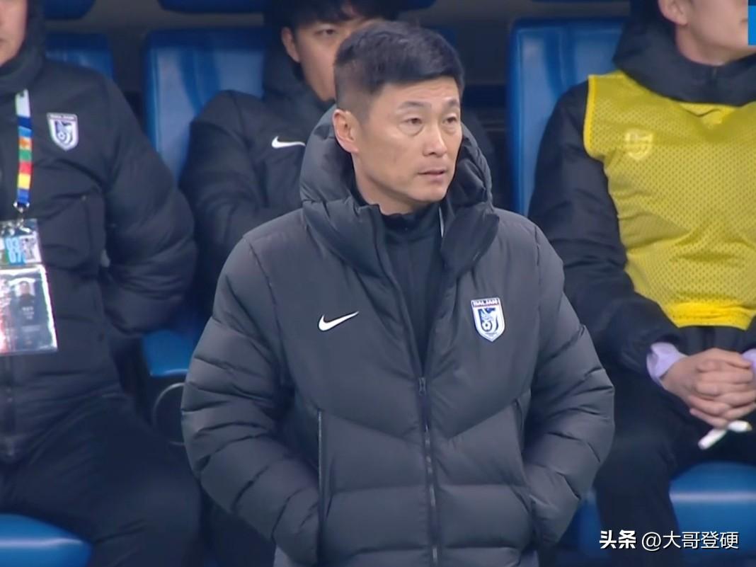 毛伟杰踢边后卫？！大连英博主教练李国旭棋走险招，果然奏效了[奋斗]

北京时间3