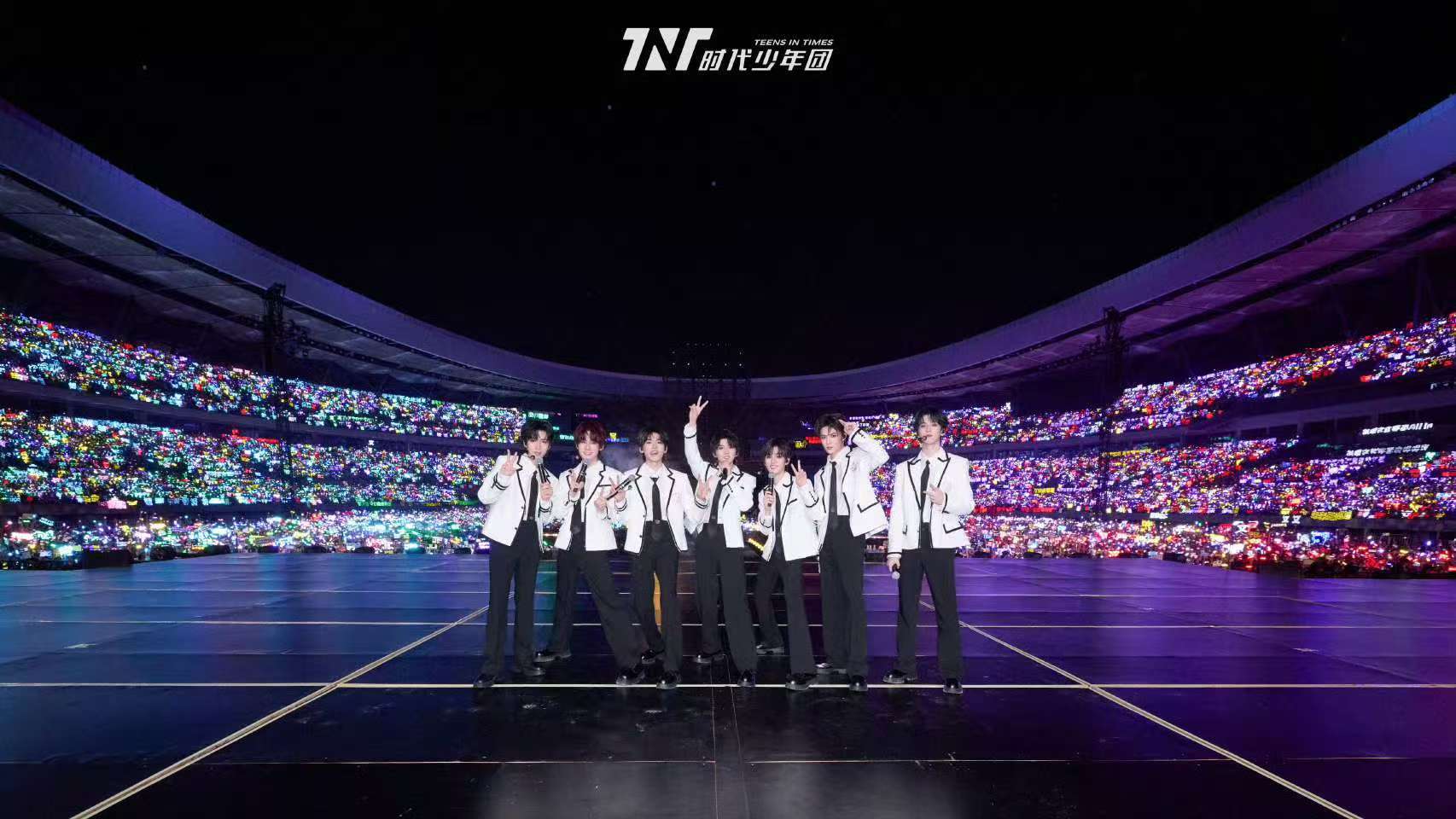 时代少年团大连站合照时代少年团大连站第一天合照  时代少年团大连站第一天合照 期