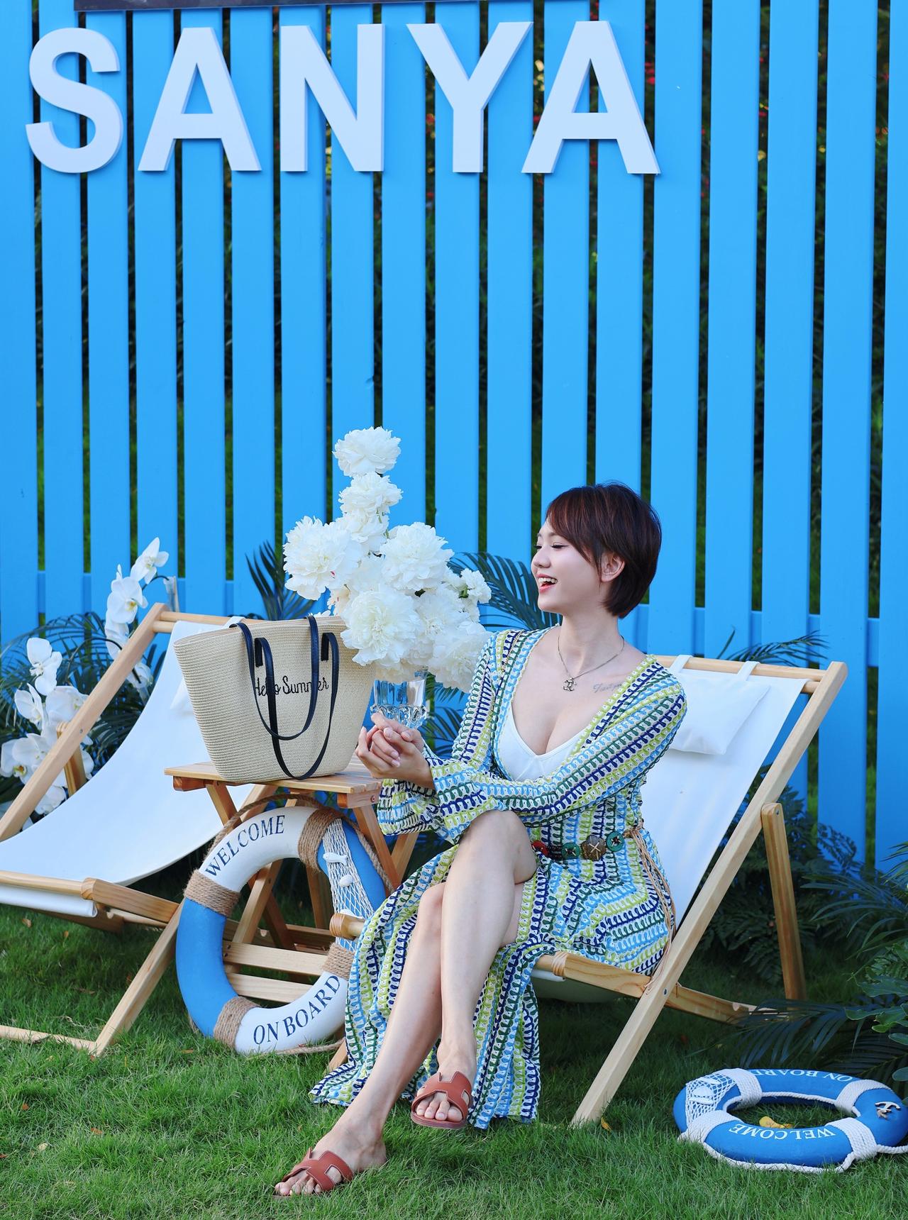 🌴🔥SANYA的夏天
不止有海风与热浪～
还有世界级的时尚风暴[得意]！
