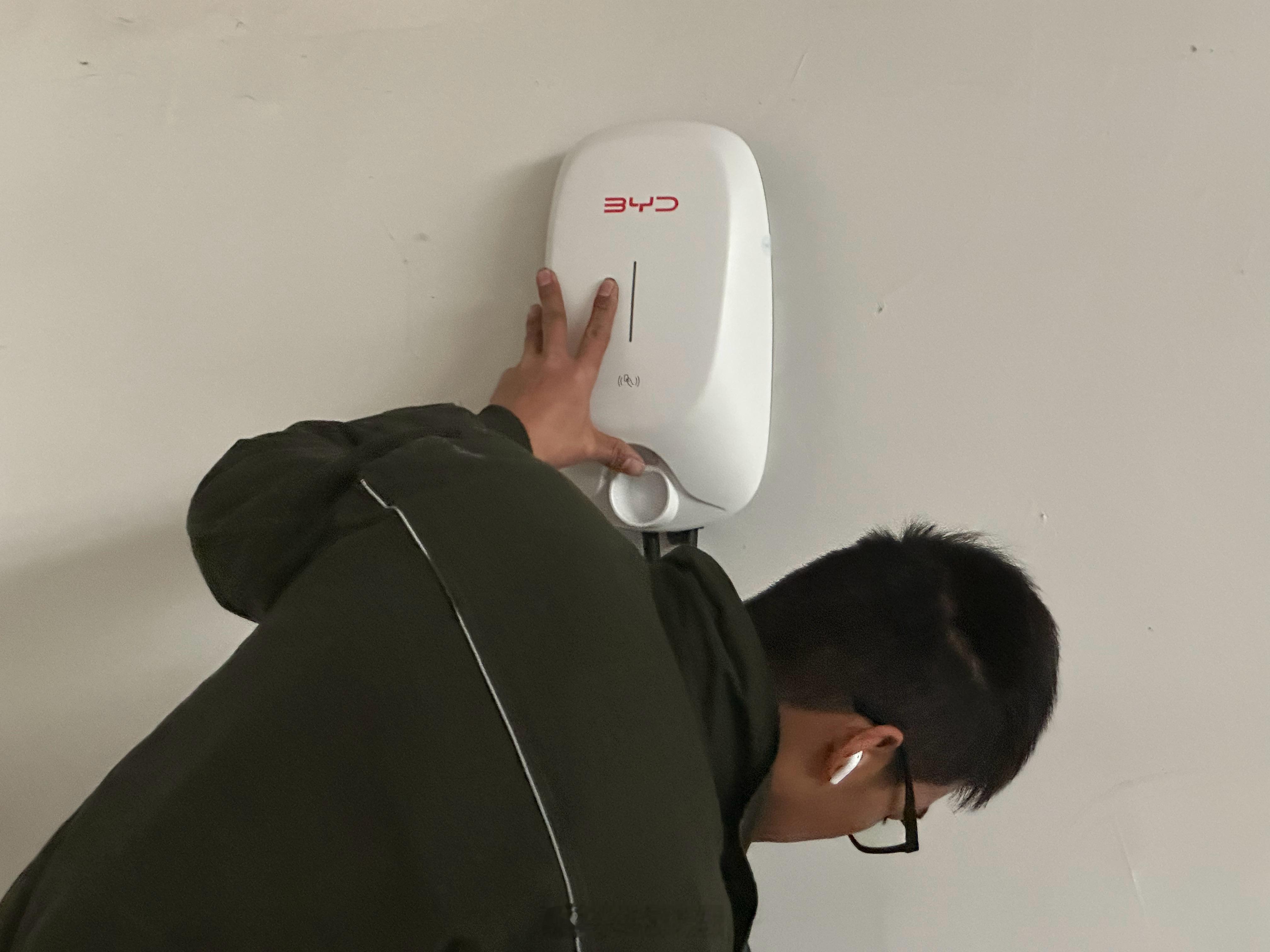 在地下负一层安个汽车充电桩，发现越来越多人都安了