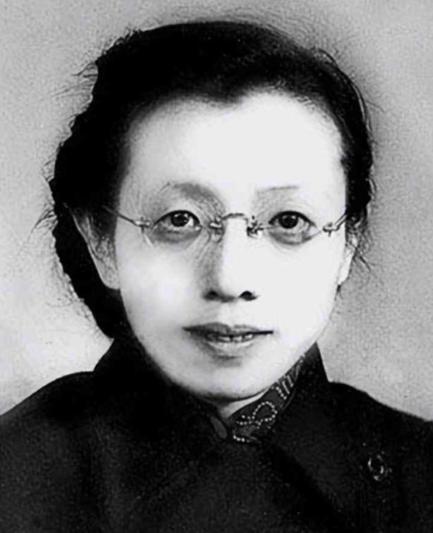 组织给了她20根金条，让她去南京搞地下工作，结果呢？她天天泡在麻将桌上，三年打了