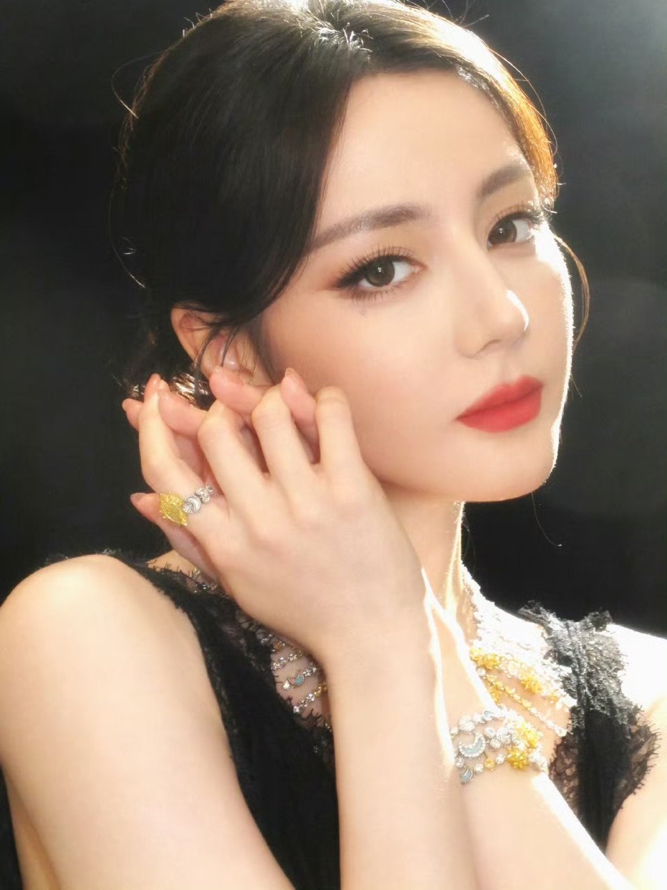 bulingbuling的迪丽热巴散发光芒ing bulingbuling的姐姐