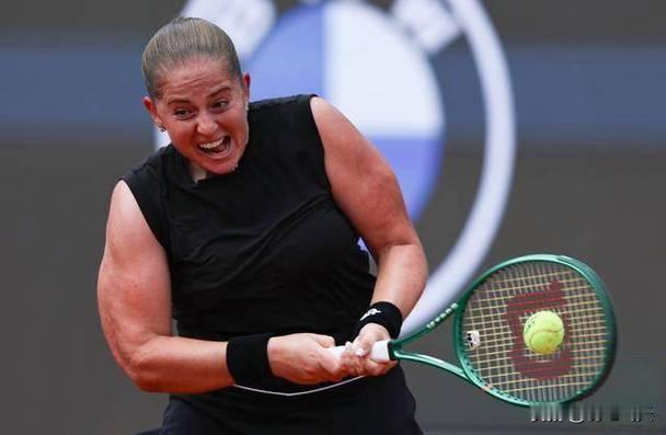 奥胖把自己抡回家了
北京时间5月12日19点，wTA1000罗马站女单4强争夺战
