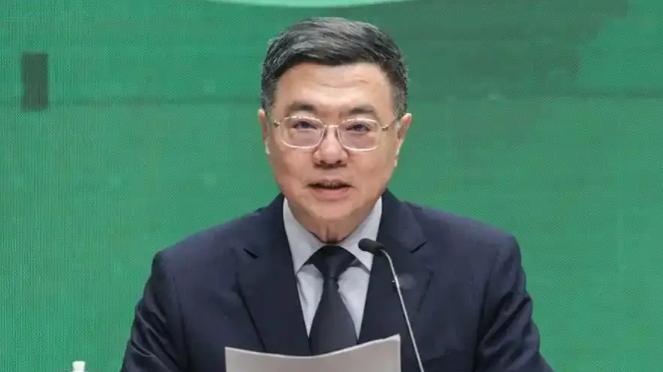 7月14日，台北市长蒋万安在公开活动上被问到油品事件时直接提出疑问，这场闹了十多