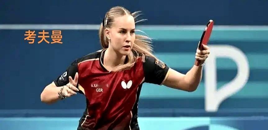 39岁削球手韩莹，又赢了。
对面是24岁的年轻猛将，球速快、力气大，可她不慌。