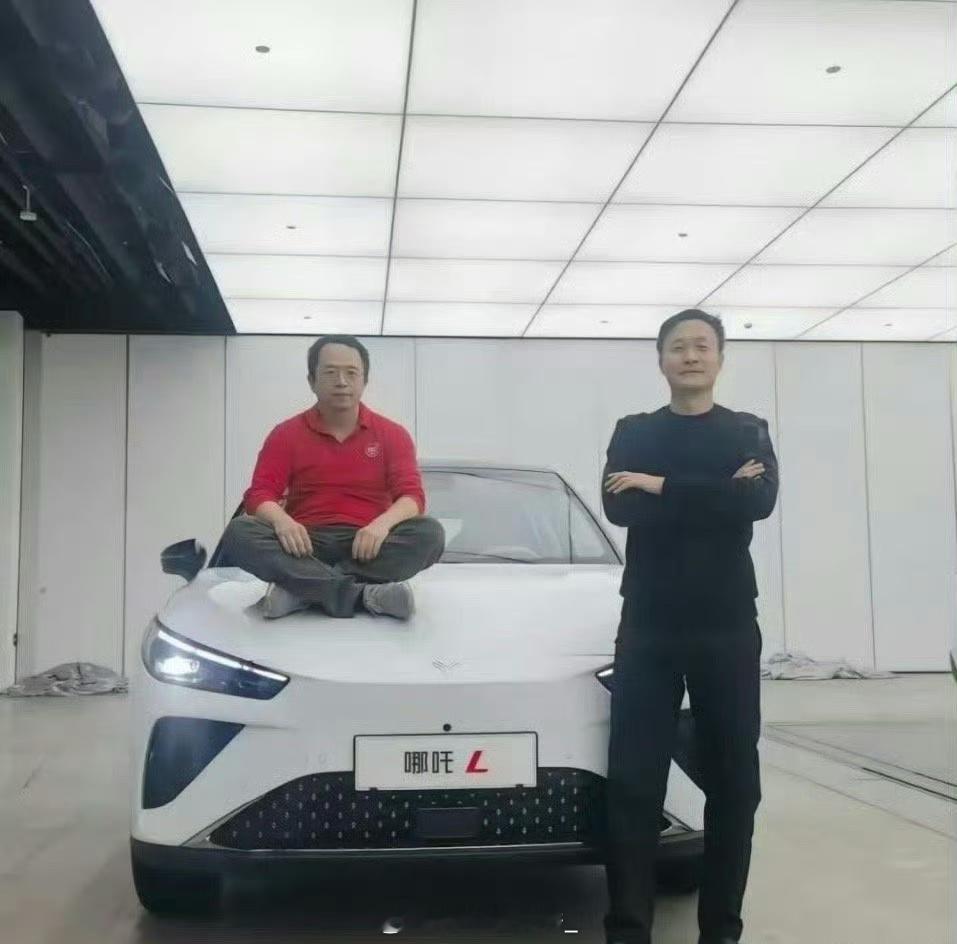 同样是卖车，为什么周鸿祎投资的哪吒就不行了，雷军的小米su7就大卖了？  