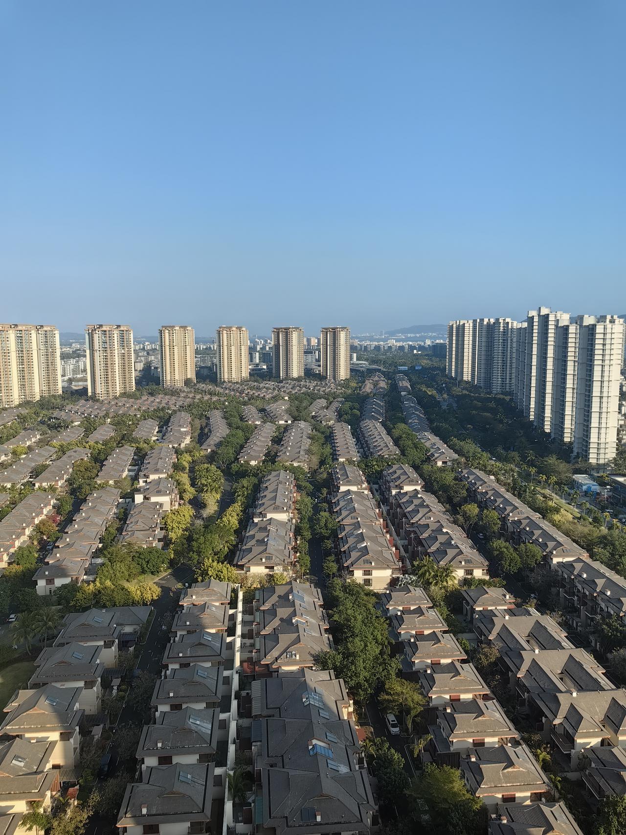 今天开盘就不如意，大幅低开，开盘3985.12点，说明盘前投资者对今天的行情就不