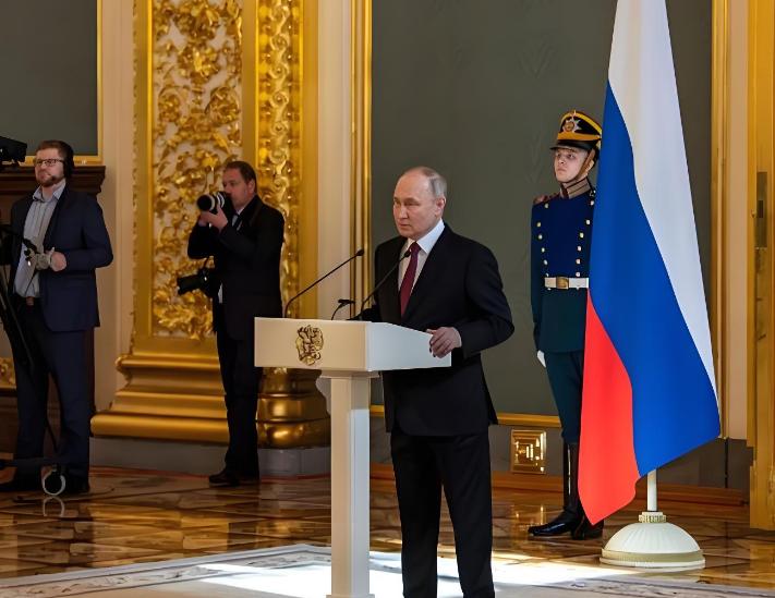 俄罗斯这次在联合国，算是把桌子彻底掀了。指着鼻子问美国：“谁封你当的‘世界法官’