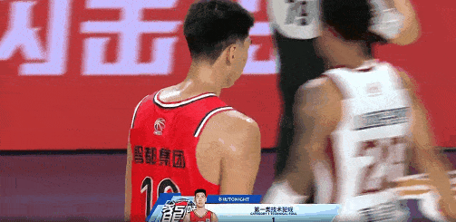 情绪上头！徐昕不满判罚怒吃T，这哨子到底冤不冤？

CBA常规赛广州男篮对阵山西