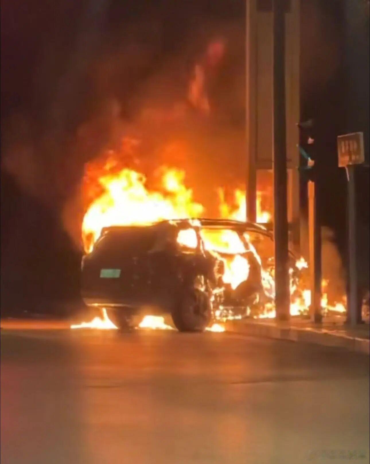 问界M9碰撞起火事故说明139.1km/h，限速50km/h，撞上的还是路口的交