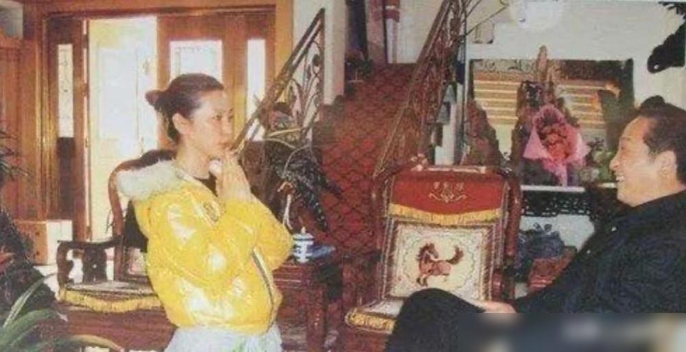 2005年那会儿，向华强把气功大师王林引荐给了赌王何鸿燊。结果王林刚表演完，何鸿