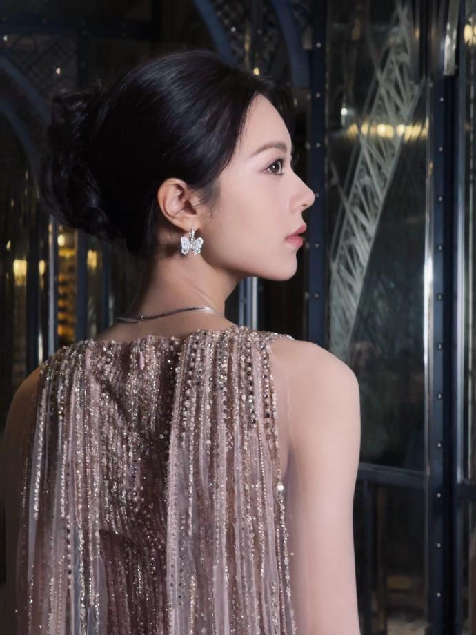 赵今麦 我家有女初长成 看着长大的赵今麦，如今已经成长为行业内备受瞩目的新星。从