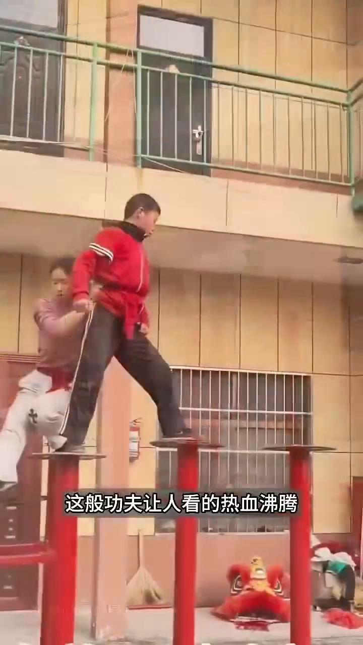 打心底里佩服，这般功夫让人看的热血沸腾，更是把苦熬成甜的倔强。那不仅是技艺的经验