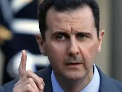 从萨达姆的下场，到马杜罗的被抓，知道了吧？叙利亚前总统巴萨尔，放弃总统的宝座，乘