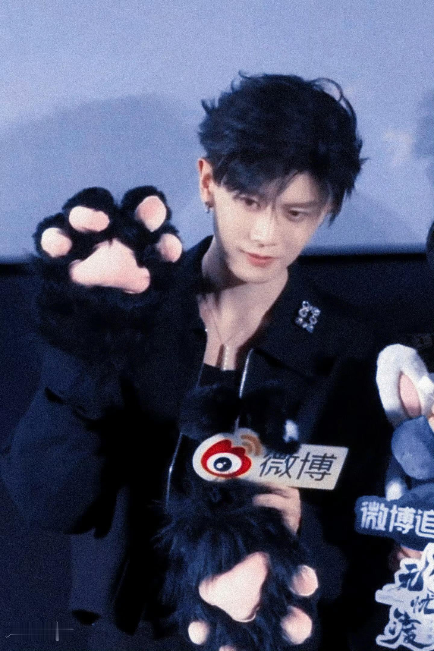 因为小超宝宝好喜欢这段歌词“你不知道你有多可爱跌倒后会傻笑着再站起来你从来都不轻