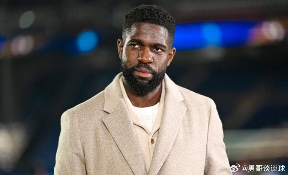 1月15日讯 近日，乌姆蒂蒂在DAZN的节目中谈到他昔日在巴萨的队友弗兰基·德容