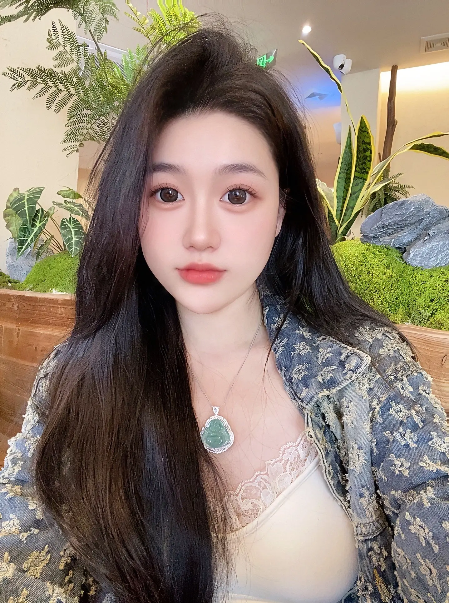 她们都很迷人 我不一样 我不理人