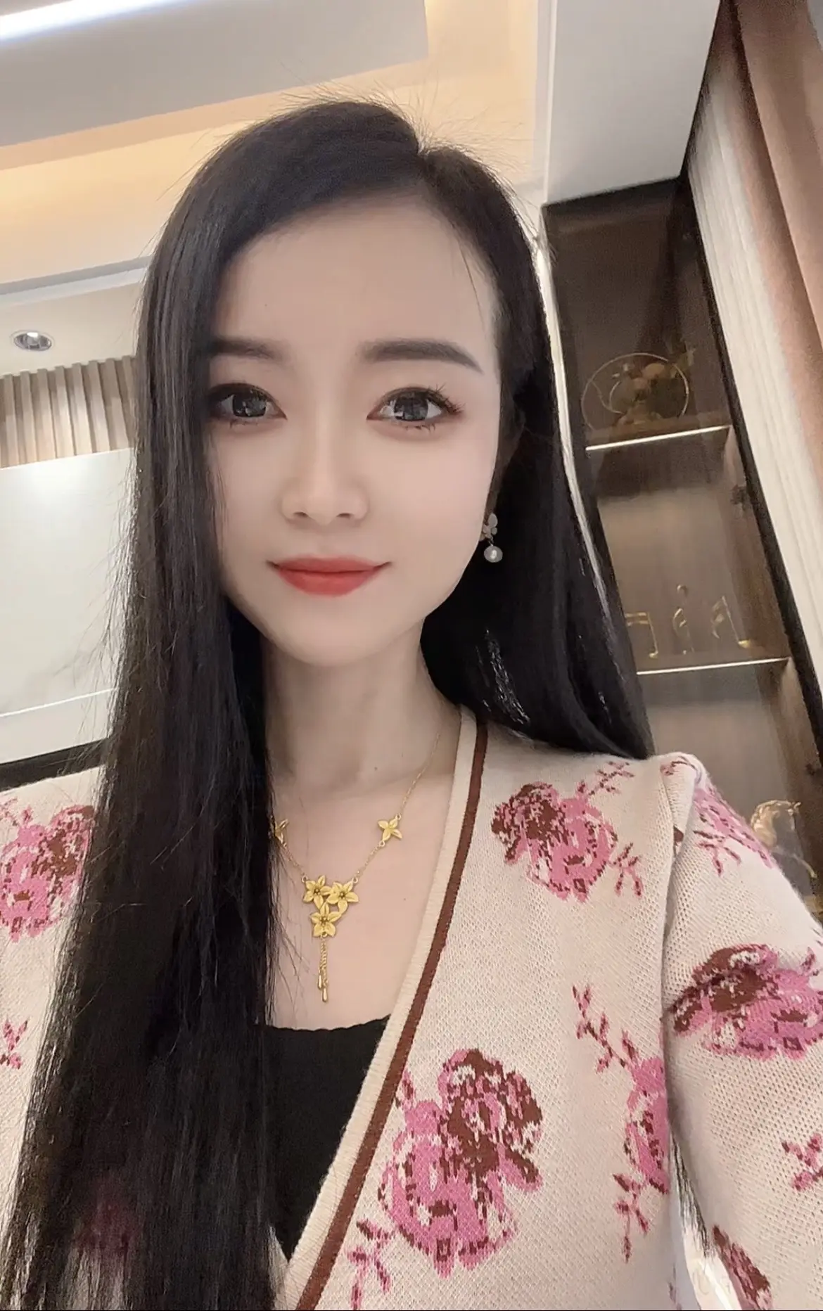 人生就那三道菜，出生的时候一桌，结婚的时候一桌，走的时候一桌。出生的时...