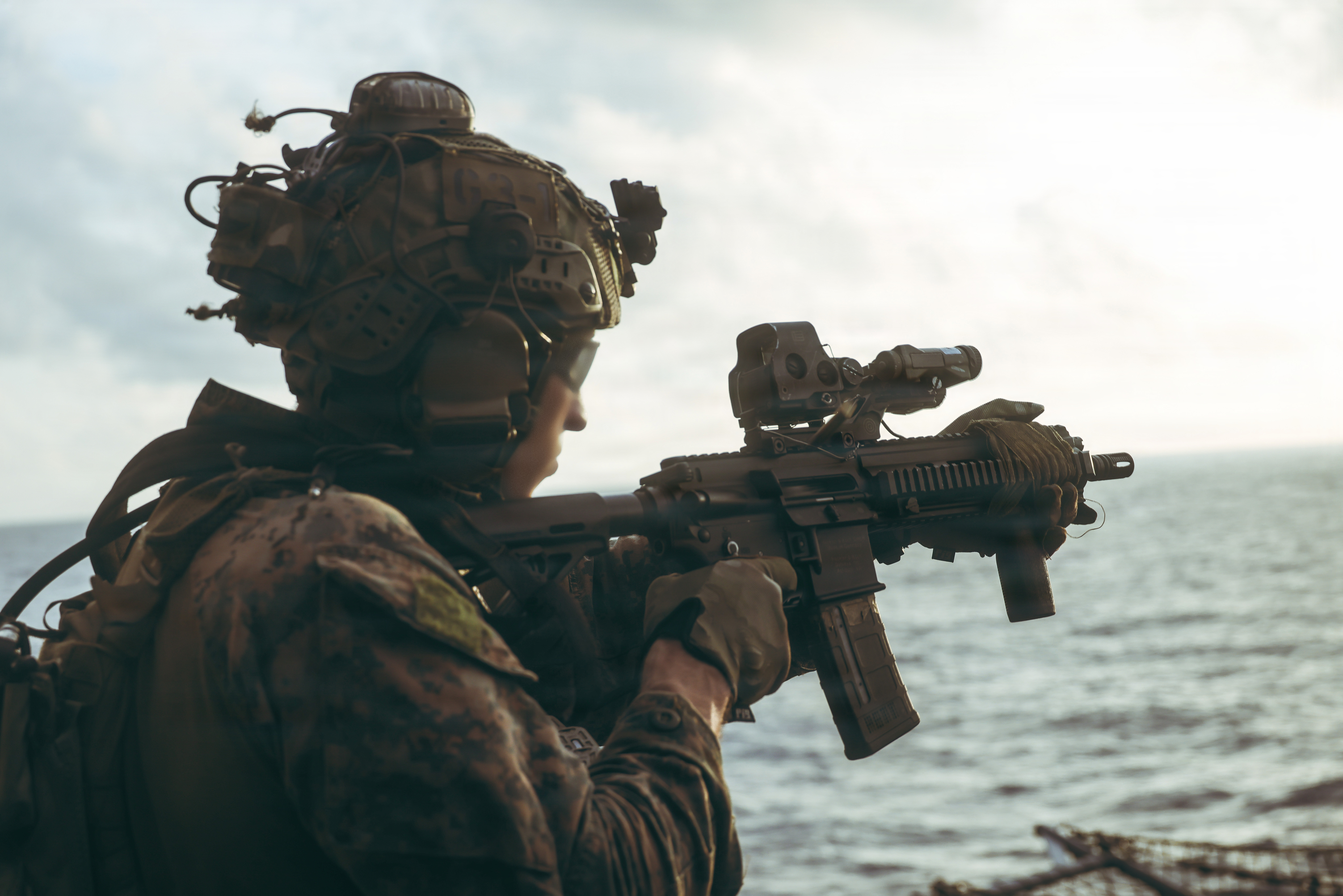 31st MEU FR在的黎波里号上进行甲板射击训练烽火问鼎计划