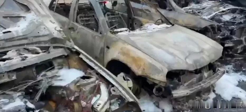 【重点关注：德国魏德尔派系主要政客之一的汽车在汉堡被烧毁】
柏林时间2025年1